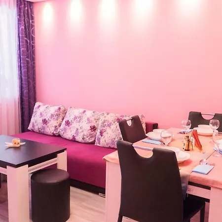 Nicole Apartment Warna